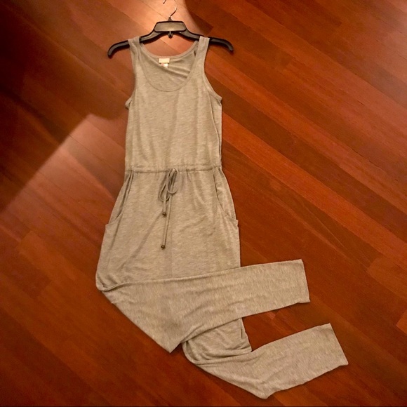 Grey jumpsuit with pockets and drawstring waist - Picture 5 of 7